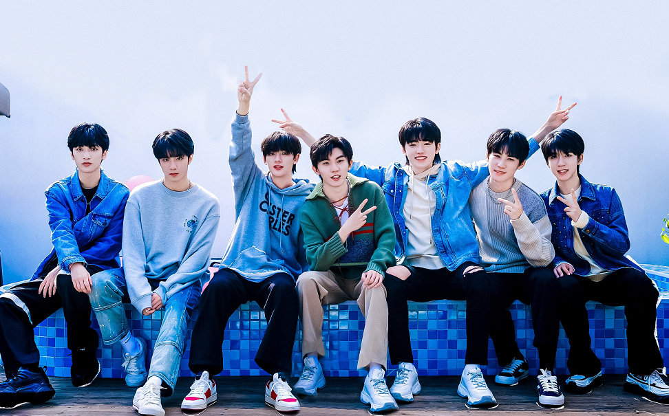 tnt晒与李飞的聊天记录飞总头像很灵性佩服时代峰峻的网速真快