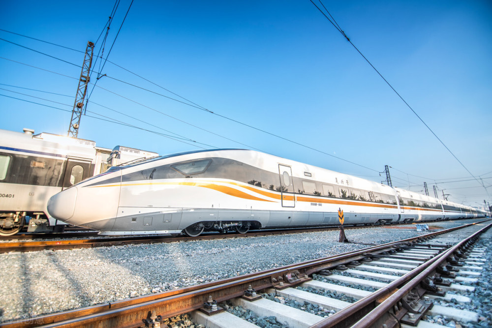 都是动车 和谐号 与 复兴号 有啥区别 哪个更强 腾讯新闻