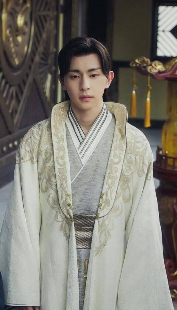 邓伦:"一线男神"沦为"综艺咖",到底是糊了还是赚了?