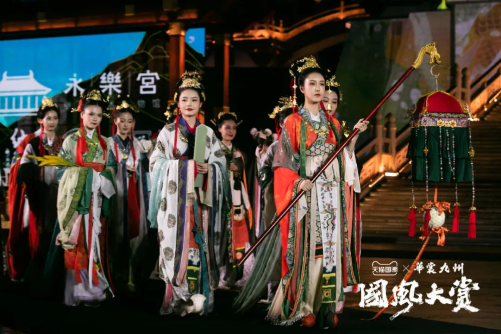 杭州影院：零點場放映前觀眾一起倒計時002038雙鷺藥業(yè)