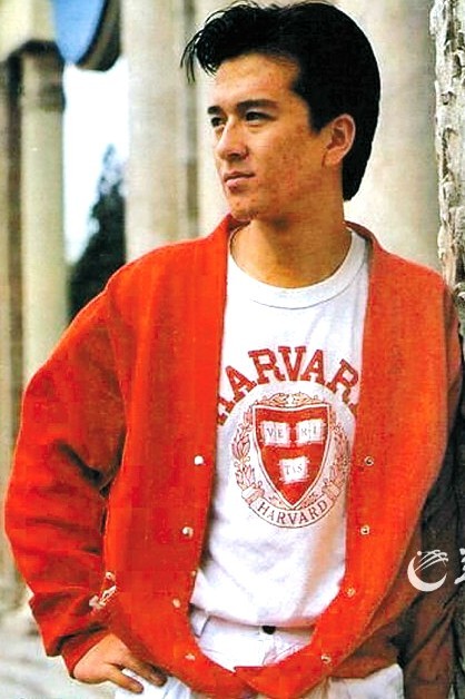 2010年贾宏声坠楼身亡,曾经两度隐退,为何被父母送进精神病院?