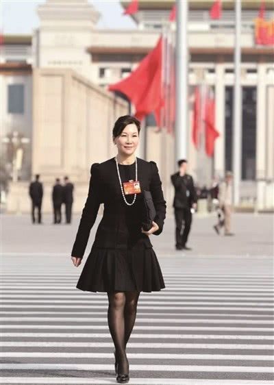 辛苦供儿子去香港读书,儿子不仅学成归来,还娶回个