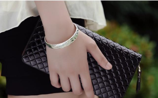 女性长期戴"银手镯",身体会出现什么变化?早了解早受益