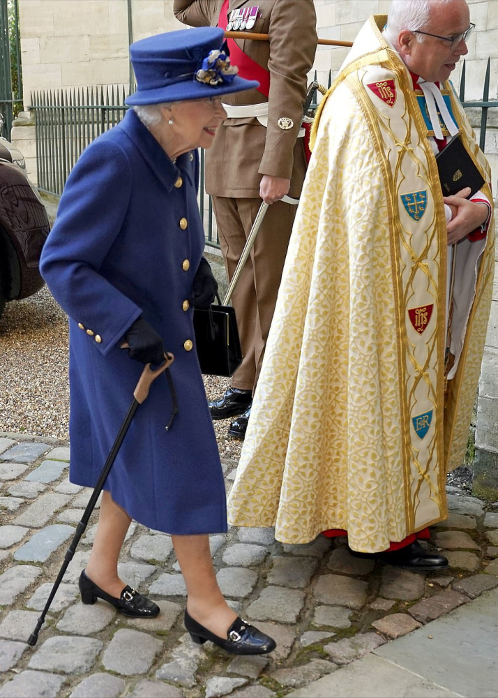 95岁英国女王被要求戒酒，优雅一生难逃光阴，但穿衣仍雍容华贵七年级上册音乐书湘艺版电子书