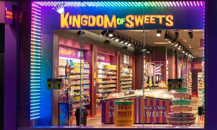 难道没人好奇为啥伦敦市中心会被这些大红大紫的美式糖果店占领