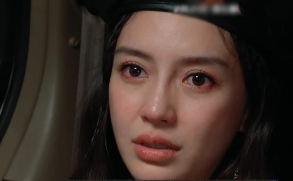 baby情绪失控哭花妆,看清高清下的素颜,给这五官怔住了!_腾讯新闻