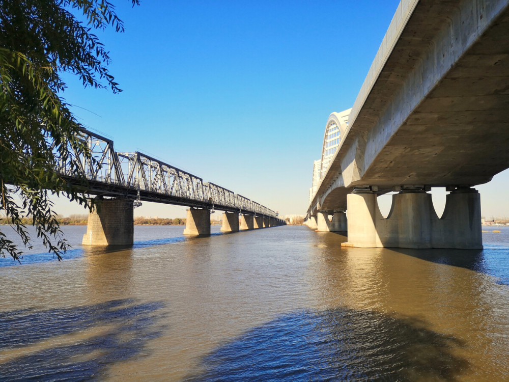 松花江上第一座铁路大桥有121年历史停运后成著名景点