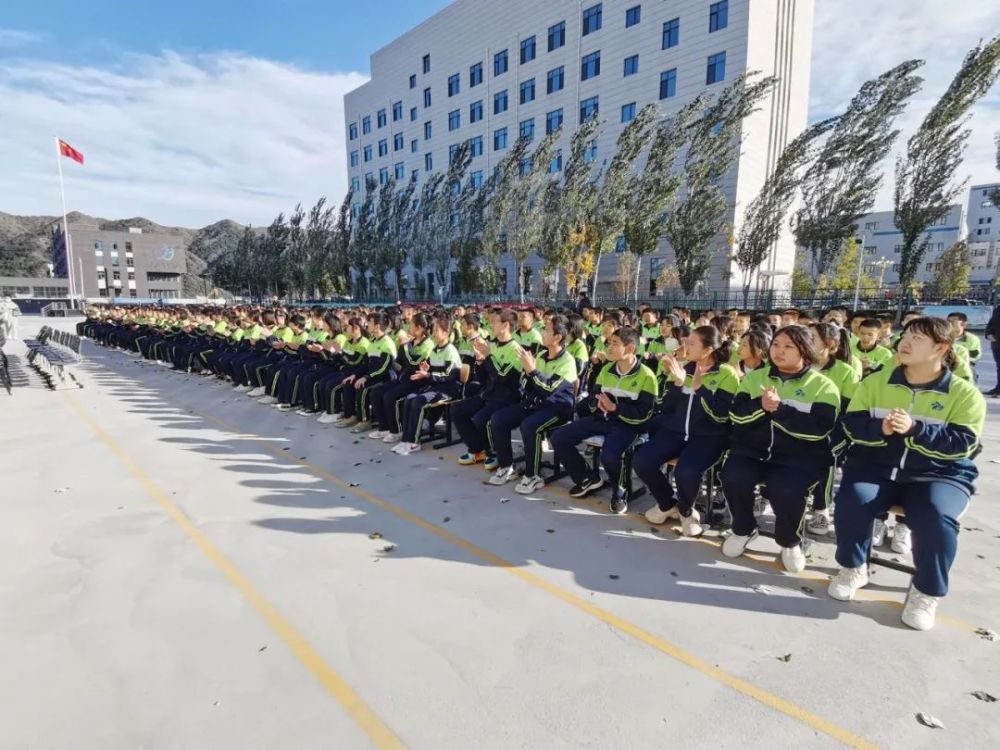 培育和践行社会主义核心价值观爱国承德博骏双语学校举办红军精神进