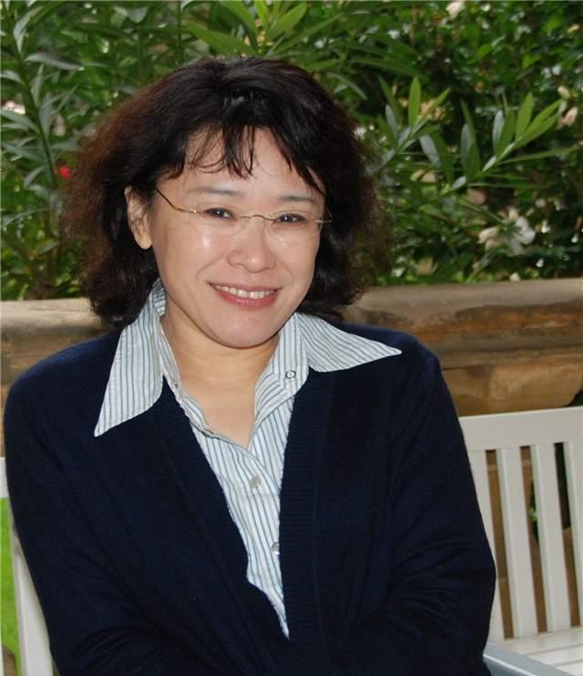 张海迪;她完成自己的翻译后,将那些哀伤的片段留给丈夫完成