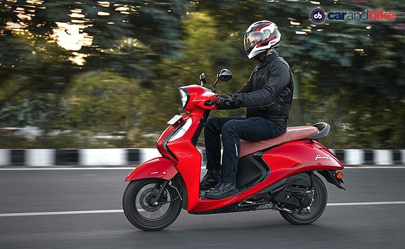 2021款雅马哈fascino125cc评测混动版踏板车