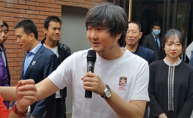 董洁事件8年后王大治开始新生活坚持拍戏在西安开店