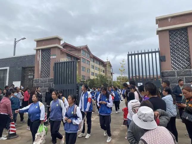 丽江市文笔学校图片