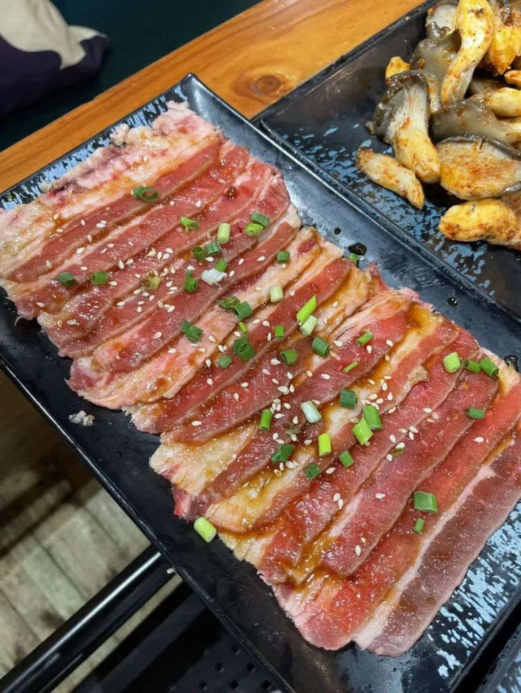 【盛爱家富康店】酒泉烤肉界"天花板"老店新开～一元秒烤五花肉!