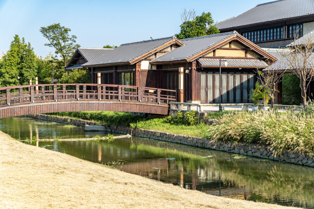 到了湖州大家就一定要去看一看西山漾絲綢小鎮,它是國家級溼地公園