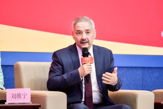 (bilingual)中外老朋友的广交会故事:广交会为我开启"