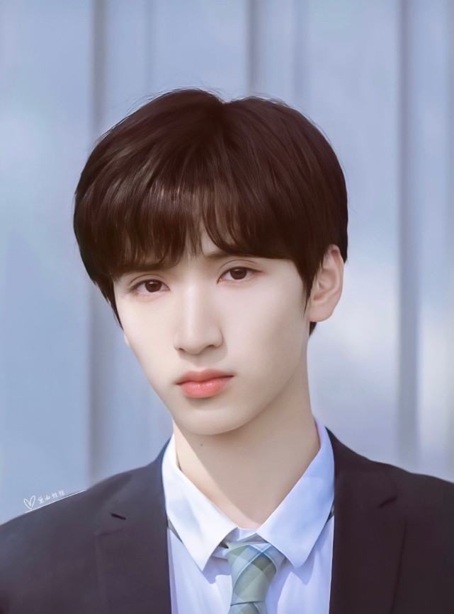 黄锐带走了当时楼内的几名练习生,其中就包括严浩翔,在之后严浩翔便以