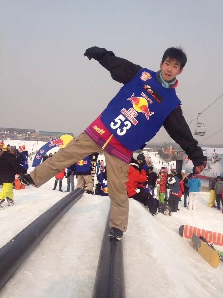 人物|滑雪运动员张嘉豪,一个人的冬奥会_腾讯新闻