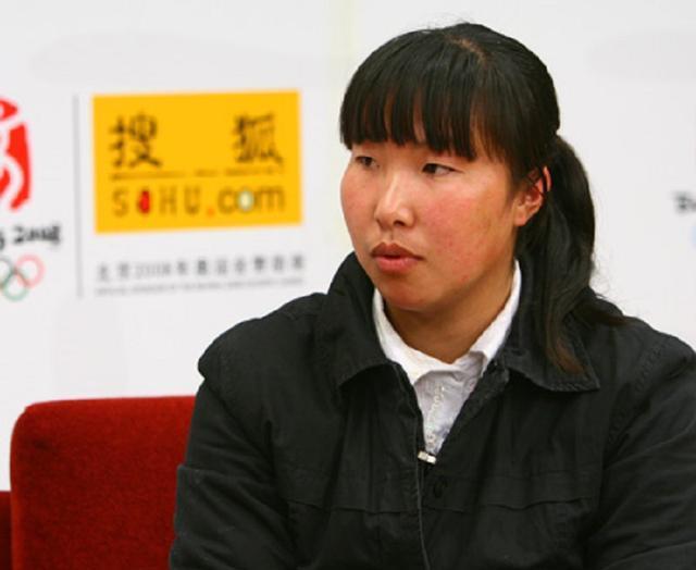 田径冠军艾冬梅:被教练克扣奖金,退役后街头卖菜,低价出售奖牌