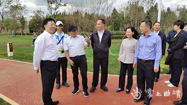 在省委常委,昆明市委书记程连元的陪同下,李文荣一行先后到古滇名城