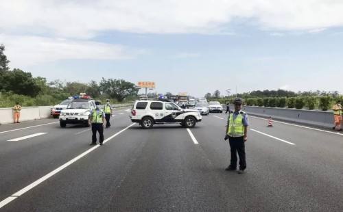 险情！高速公路一货车自燃，阳江交警迅速处置及时消除安全隐患腾讯新闻 7557