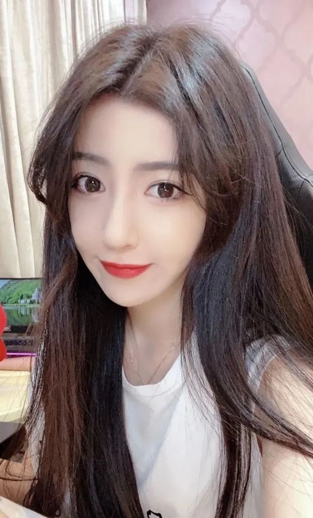 呆妹小霸王开网店翻车?下单就送黑丝照片,被质疑难吃和缺斤少两
