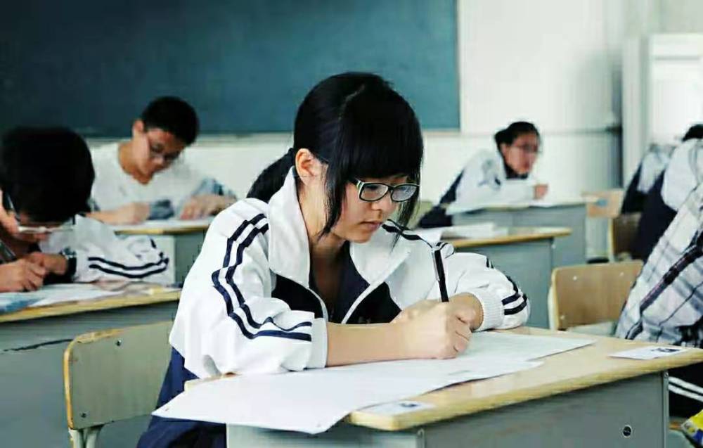 贵州明星排行榜_贵州明星影响力排行榜出炉歌手周融儿闯进前三