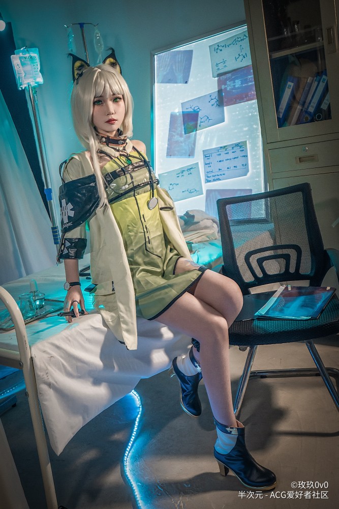 (图文来自半次元,如有侵权请联系删除)出镜:@玫玖0v0妆面:@妆娘cissy