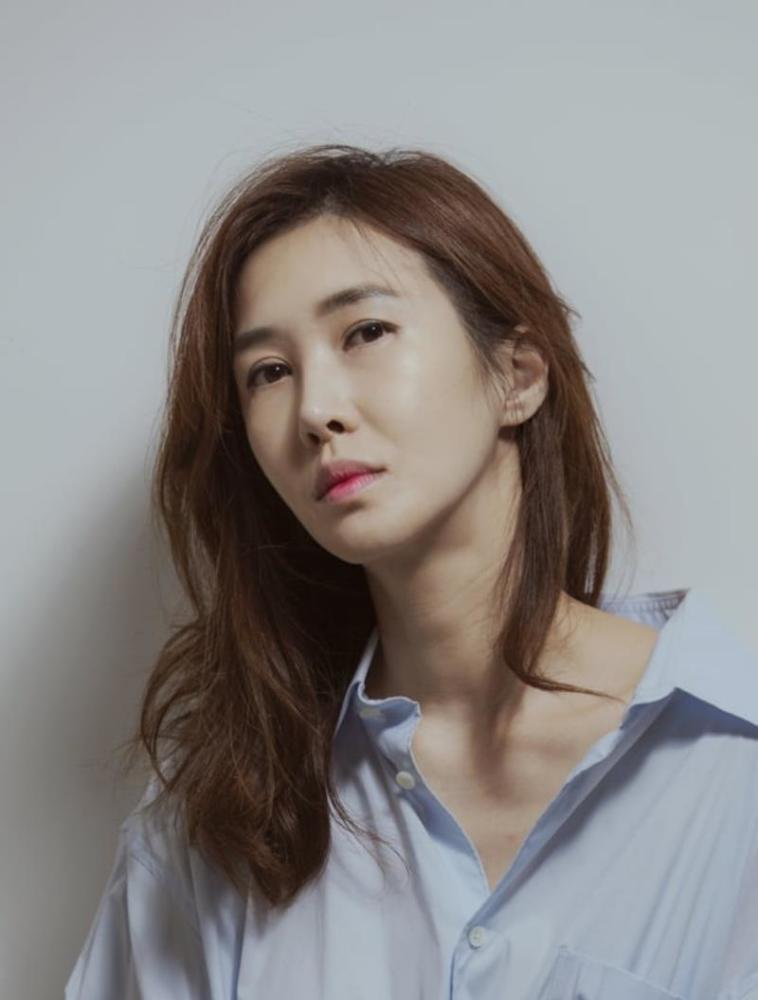 芭蕾首席老婆费尽心机女儿和狗现身严泰雄的错众人来抹