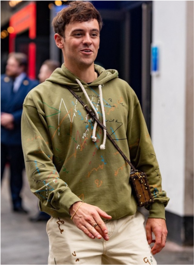 汤姆-戴利现身伦敦街头 面对镜头笑容灿烂