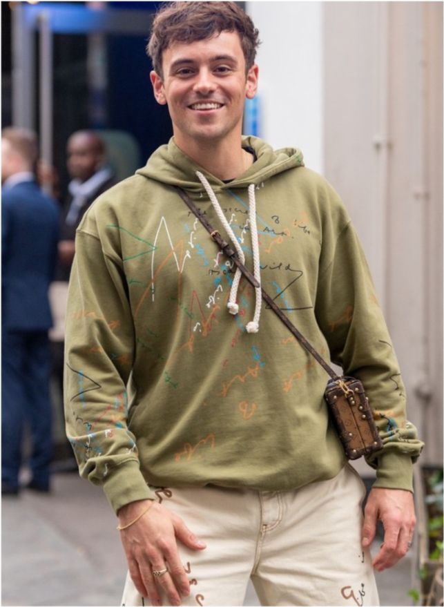 汤姆-戴利现身伦敦街头 面对镜头笑容灿烂