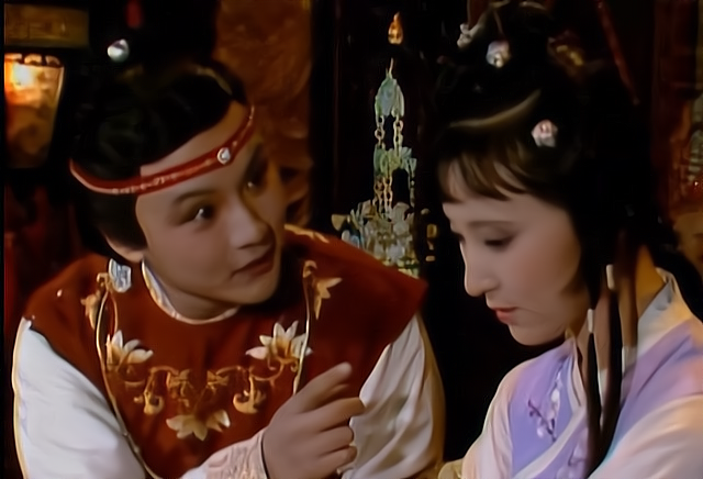 贾宝玉初见黛玉时撒的谎,像一个魔咒,让黛玉一生都逃不掉