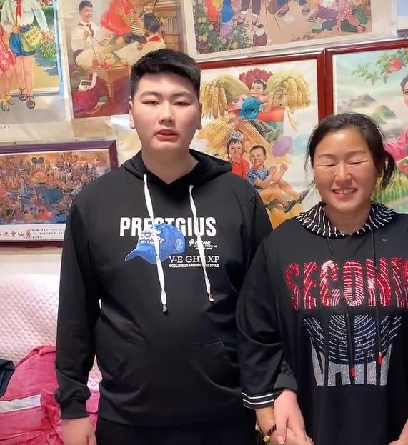 仅仅一年,陈亚男就受够了,就在直播间宣布分