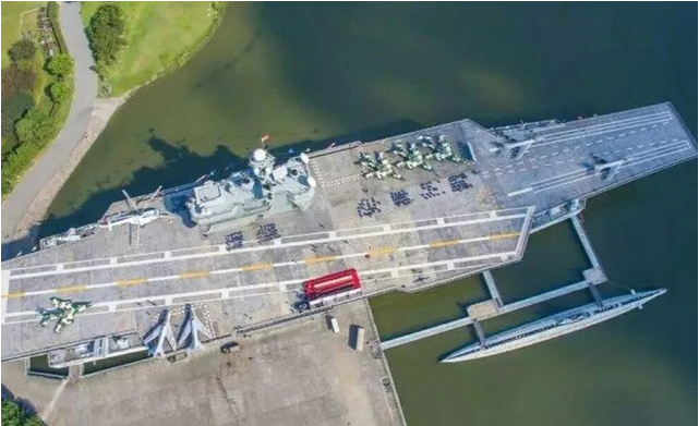 使用水泥航母来作为训练的方式,是我们中国第一个想出来的,善于见风使