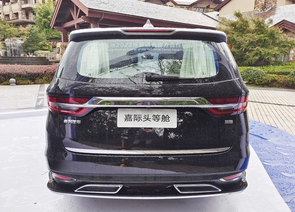 吉祥mpv新车型表态 双色车漆 2 2座椅结构 后排堪比埃尔法 小飞龙