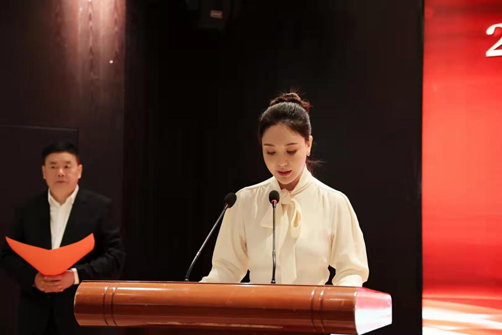 (天津市源初公益基金会理事长:朱颖女士)