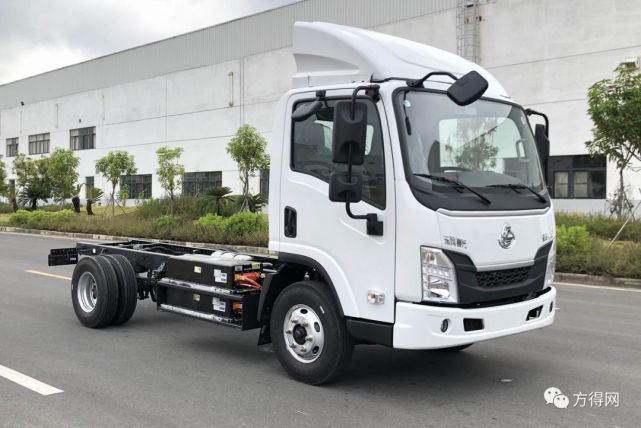 底盘使用宁德时代磷酸铁锂蓄电池,搭载tz228xs035dn01东风德纳电机