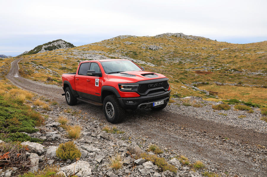 全新道奇公羊ram 1500 trx评测:挑战福特f-150的存在_腾讯新闻