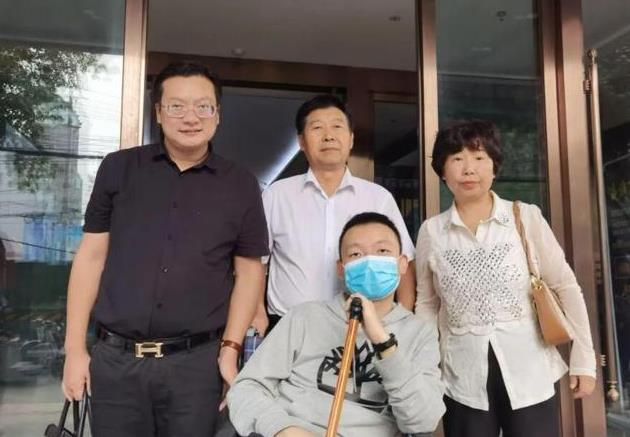 杜新枝晒出无罪证明熊磊却被质疑已订婚真是一对好婆媳