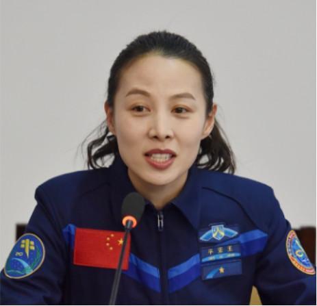 王亚平哪有时间给女儿摘星星?她家是一本更难念的经