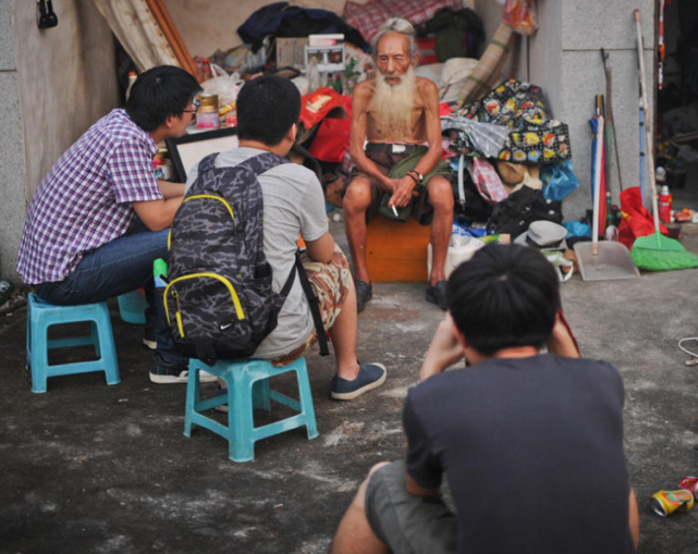 志愿军老兵李继胜遭8个子女弃养进美院当裸模赚钱养家仍遭嫌