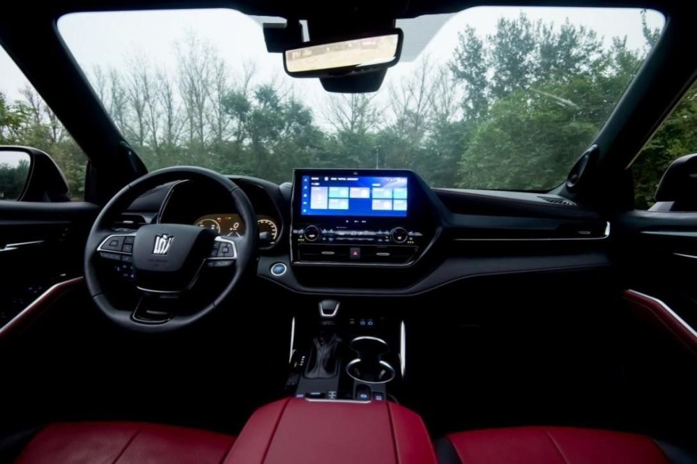 高品质家用suv均衡之选皇冠陆放评测