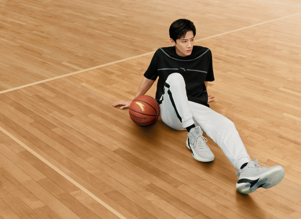 白敬亭代言安踏曾穿李宁篮球鞋人气超高但他懂篮球么