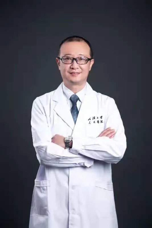 今天火上热搜武汉医生在成都街头做的这件事瞒不住了