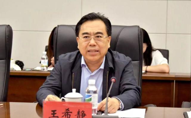 青岛两名落马官员的奇葩事