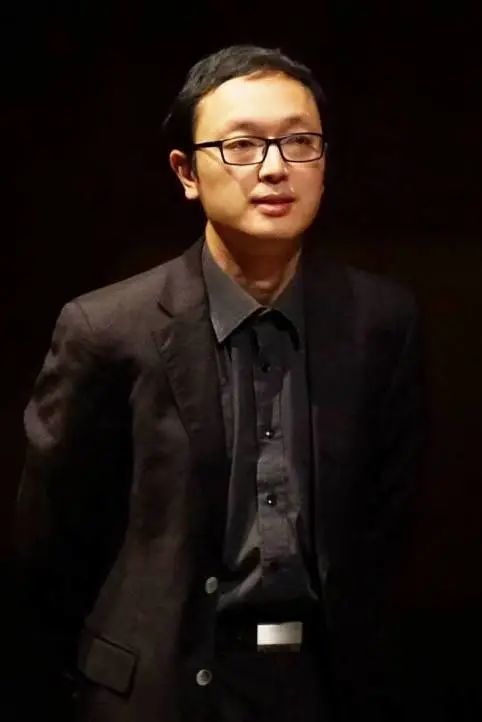 刘云天青年手风琴演奏家,中央音乐学院钢琴系手风琴专业教师.