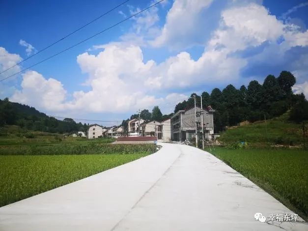 伊廖公路全线总里程11.2公里,岩坡新村至马渡村段宽6.