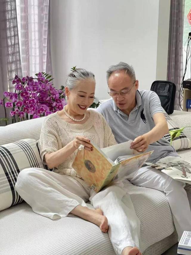 38岁的时候,刘明明的丈夫被公派到德国,学习企业管理.