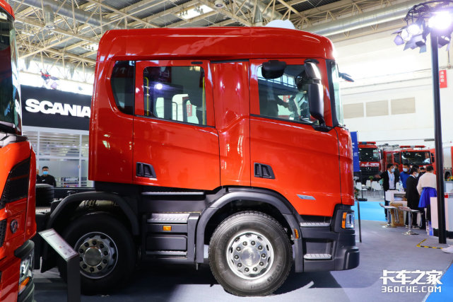 16升v8动力国内最大马力消防车斯堪尼亚r650能装10个人