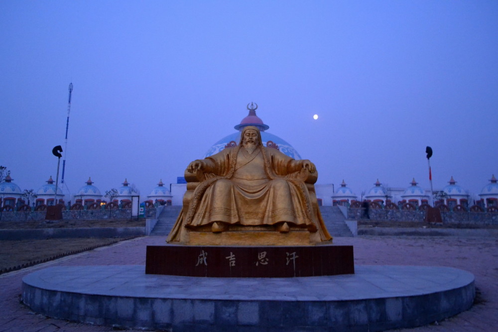是历史伟人成吉思汗的象征,是祭祀这位伟人英灵的神圣场所,是全国重点