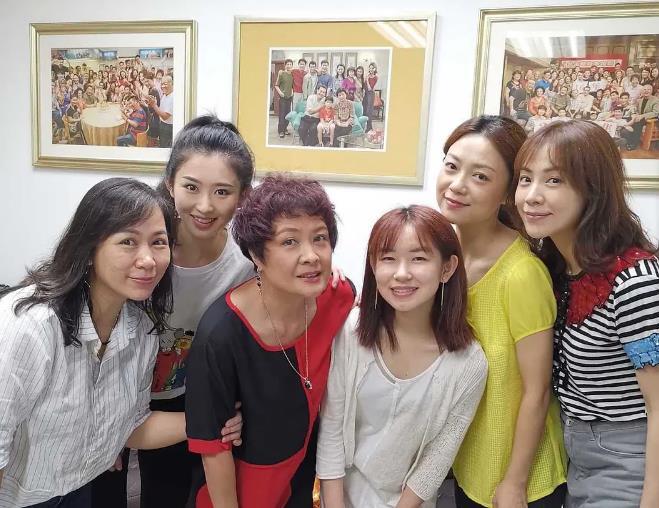 接替康枝子位置的演员,她是话剧出身的,演技不会差到哪里去,谁知道她